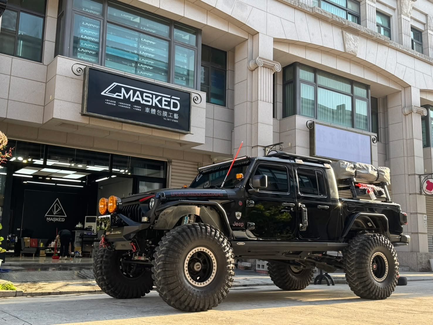Masked 車體包膜工藝 門市與 Jeep Gladiator 犀牛皮作品