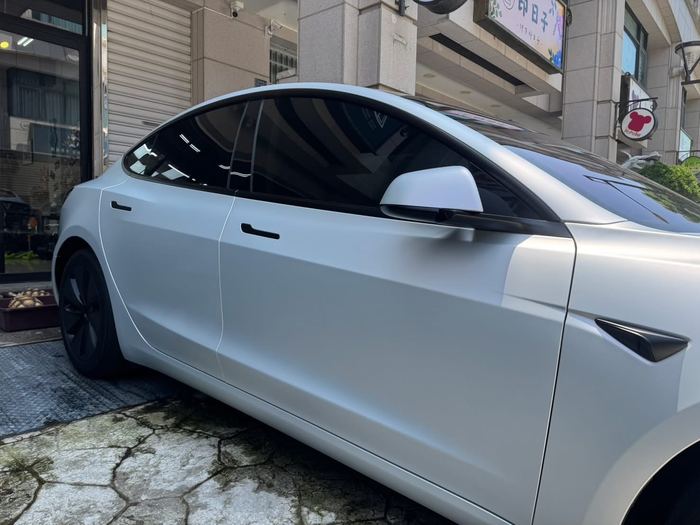 Tesla Model 3 超啞鋁銀